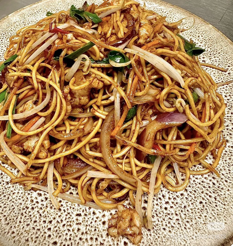 鸡炒面 Nouilles de blé sautées au poulet