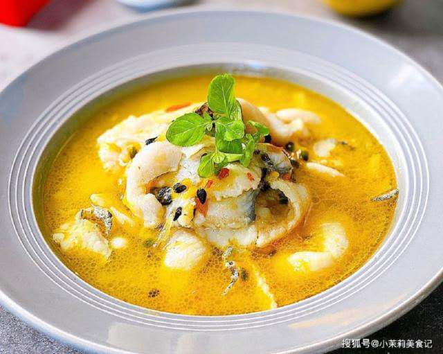 🌹招牌片片鱼 🌶️BAR en tranches à la soupe dorée aigre et épicée 