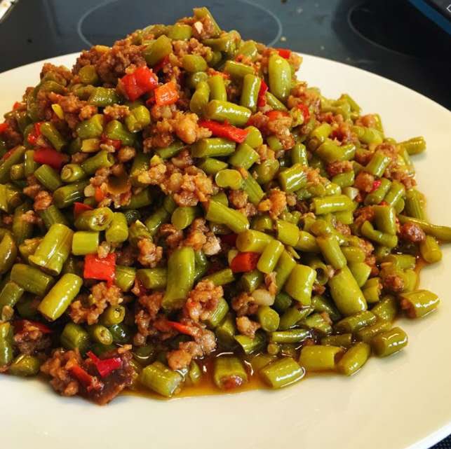 酸豆角炒肉泥