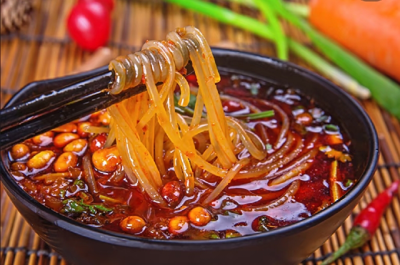 酸辣粉 Soupe de Vermicelles patates douces aigre et épicées 