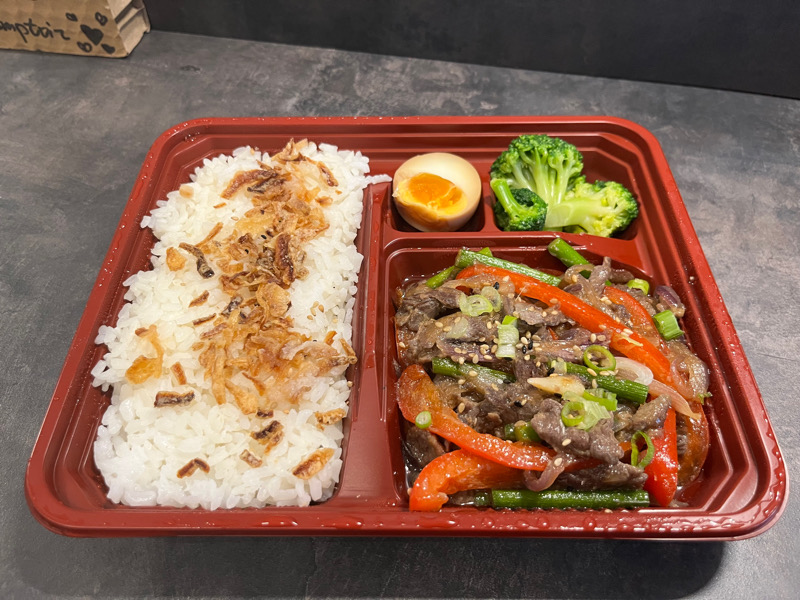 时蔬牛柳便当🍚 Bœuf sauté aux  légumes variés avec le riz 