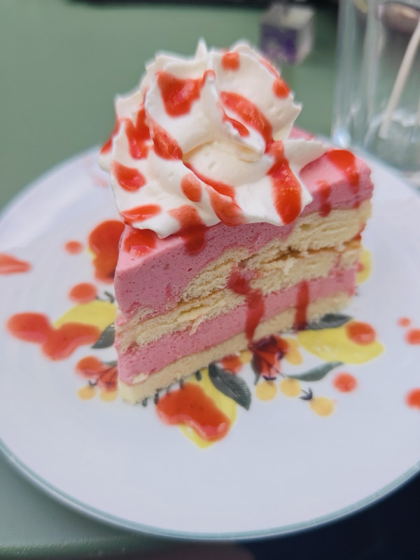 Chiffon mousse cake of strawberry 🍓and Assam Tea 🫖