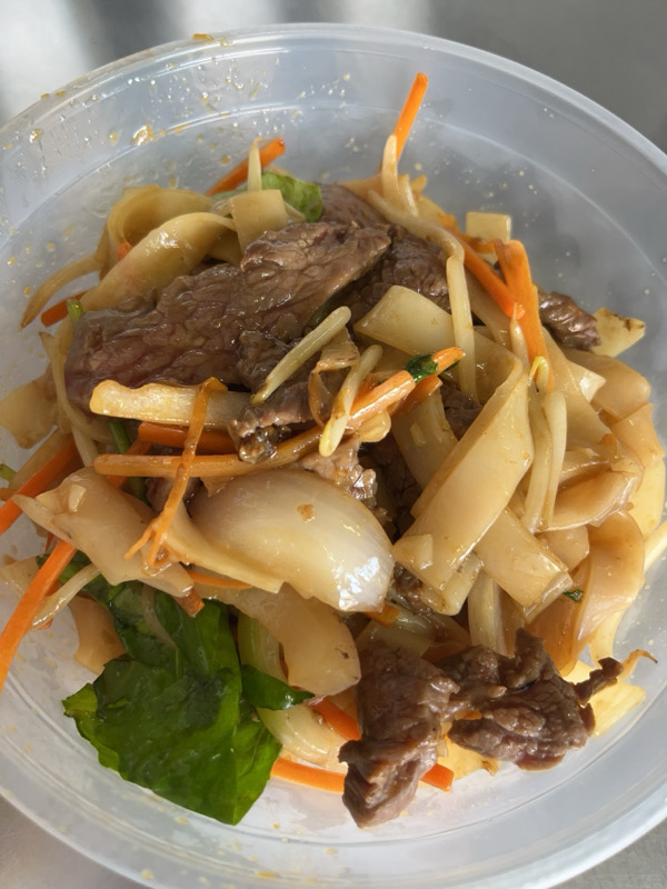 Nouilles de riz sautées au bœuf (style cantonais)干炒牛河