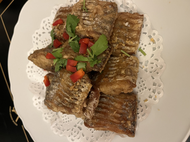 蒜香带鱼 Poisson-ruban à l’ail sauté 