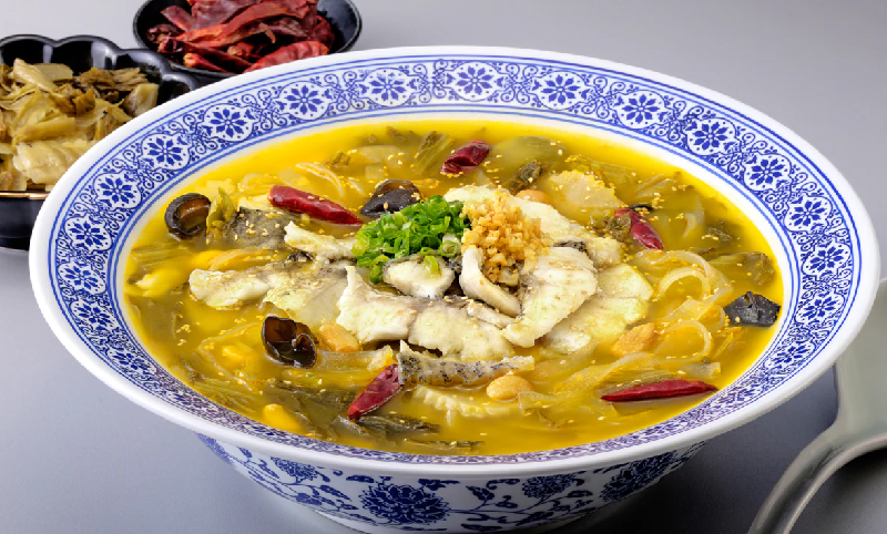 P13 Marmite de poisson au légume fermenté 酸菜鱼