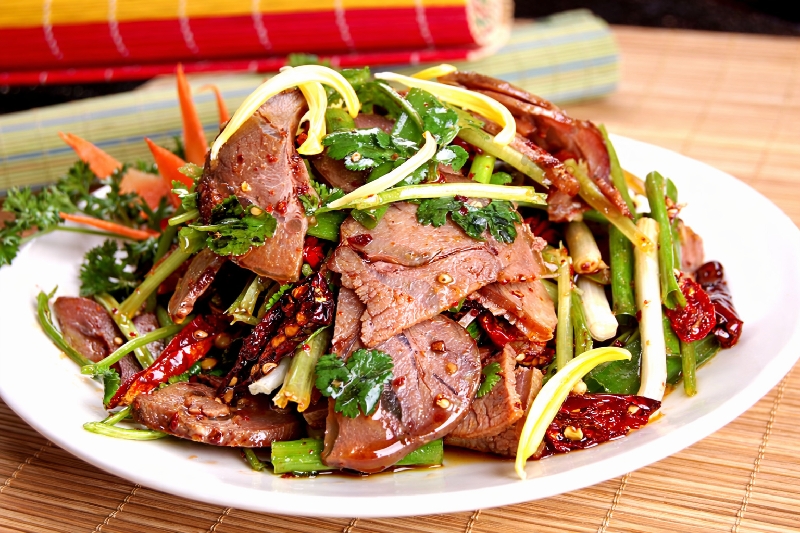 F4 Salade de bœuf aux 5 épices 五香牛肉沙拉