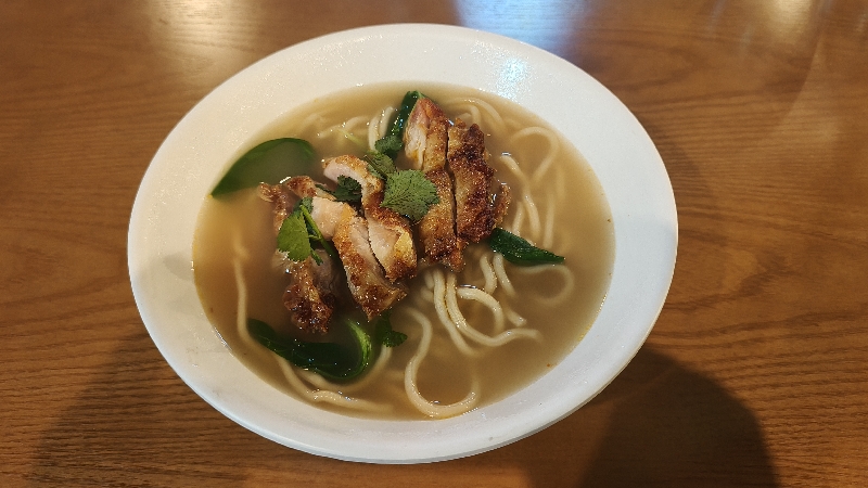 N6 Soupe de nouilles au poulet 鸡肉汤面