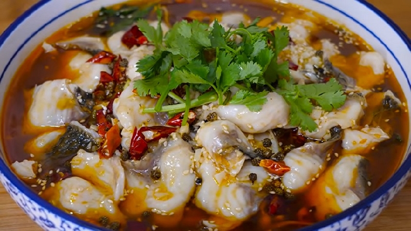 P12 Marmite de poisson à la façon « Sichuan » 水煮鱼