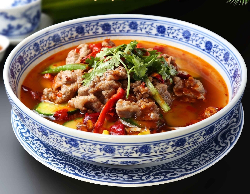 P11 Marmite de bœuf à la façon « Sichuan » (piquant🌶️) 水煮牛肉