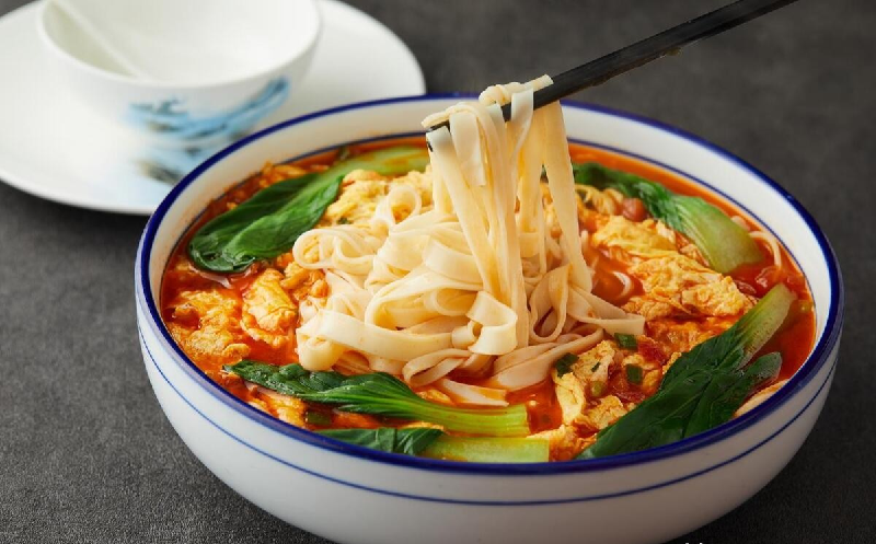 N5 Soupe de nouilles au tomates et oeufs brouillés 西红柿鸡蛋面