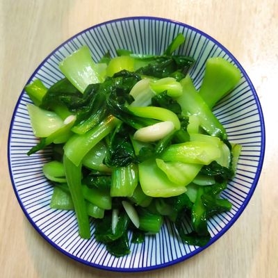 P21 Chou Shanghai sautés à l’ail 蒜蓉上海青