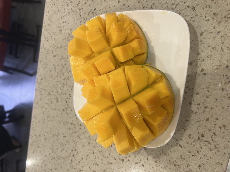 Mangue fraîche entière