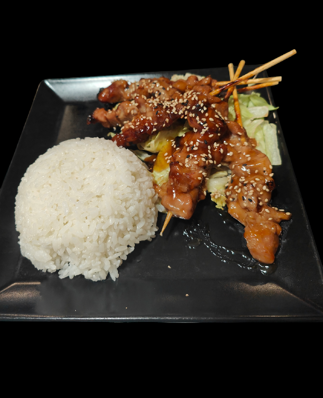 Ch4* 5P Brochettes de poulet cuites à la sauce barbecue et Riz