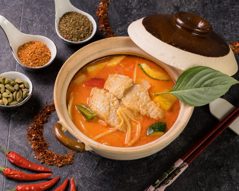 64. Poisson au curry rouge avec du lait de coco