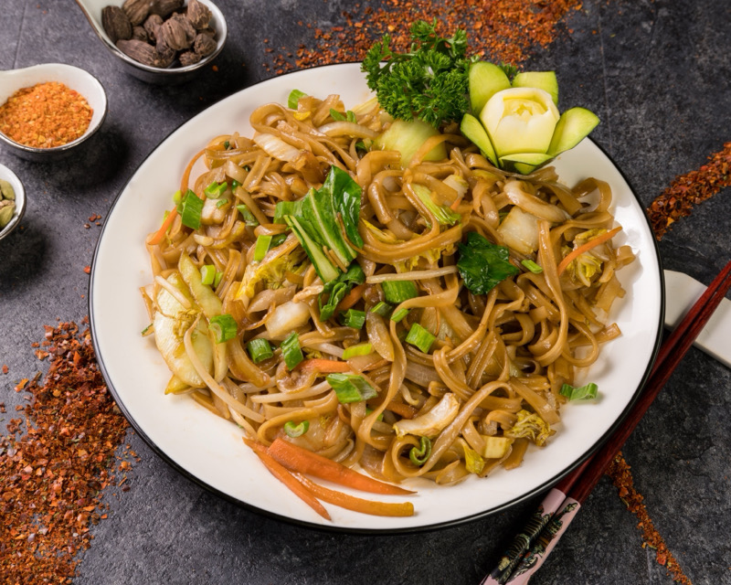 80. Nouilles de RIZ sautées aux légumes 河粉