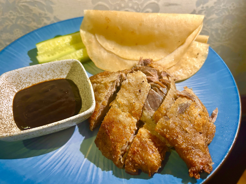 Canard croustillant du chef avec crêpes maison