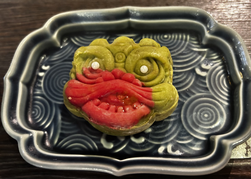 Gâteau maison (gâteau à base de graines d’haricot vert fouré châtaigne naturel, haricot rouge et chocolat croustillant)