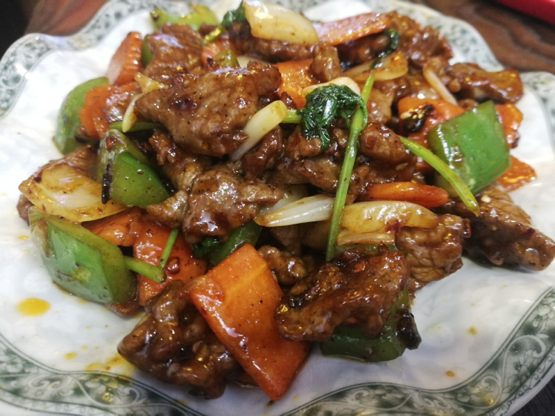 Bœuf sauté coriandre, oignons et sésame 🌶