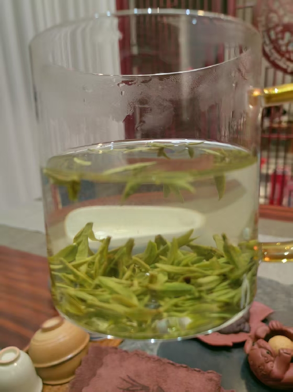 Thé vert Lung Ching pre qingming en verre（25cl）