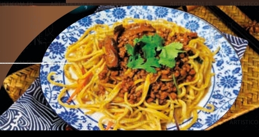 N12：Nouilles sautées au porc haché 炸酱面炒面