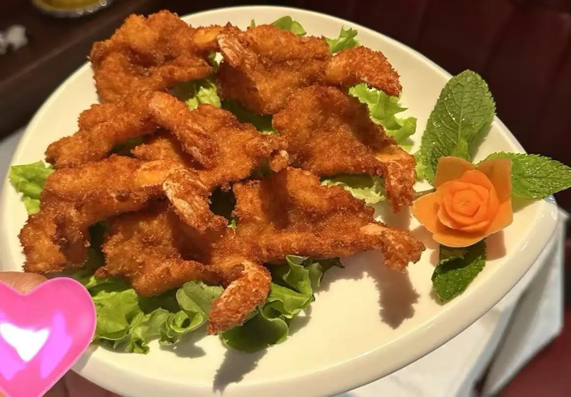 24. Crevettes frites en queue de phénix thaï (8 pièces)