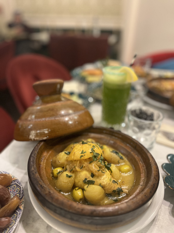  Tajine à l’agneau ou de poulet au citron confit et aux olives       