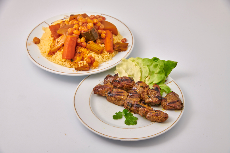 Couscous aux brochettes de gigot d'Agneau grillées