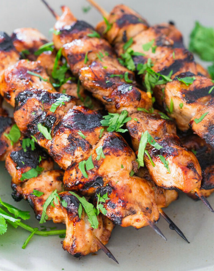 Brochettes de Poulet fermier grillées haricots verts garnis 