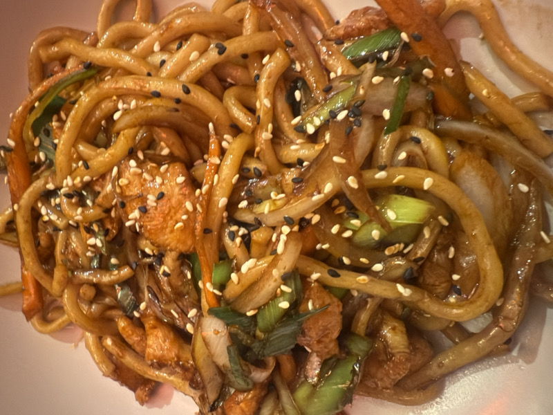 N1. 鶏肉焼きそば