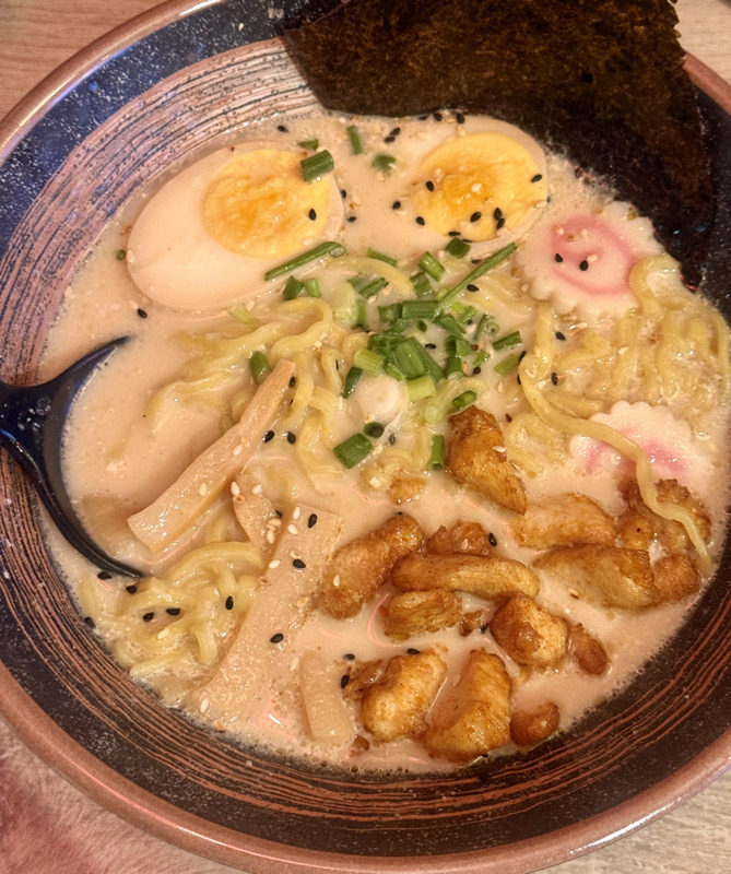 豚骨ラーメン鶏肉
