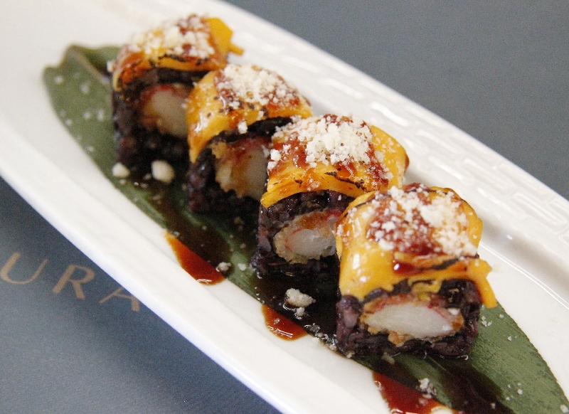 URA BLACK FRITTO SURIMI ROLL