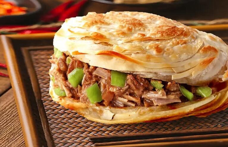 Pain croustillant porc avec poivron vert