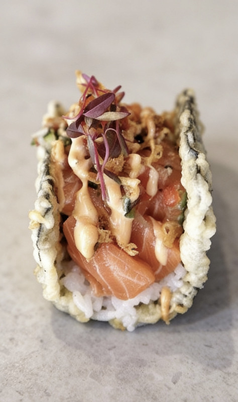 79. Taco de queso crema con salmon