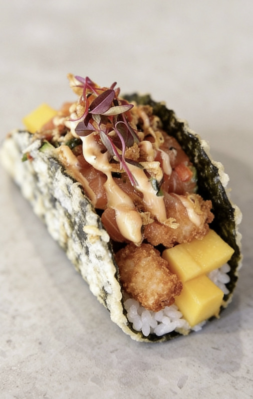 80.Taco tempura de langostino con piña