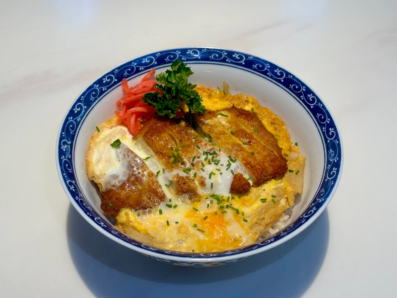 D4 Katsudon porc (NOUVEAUTÉ)