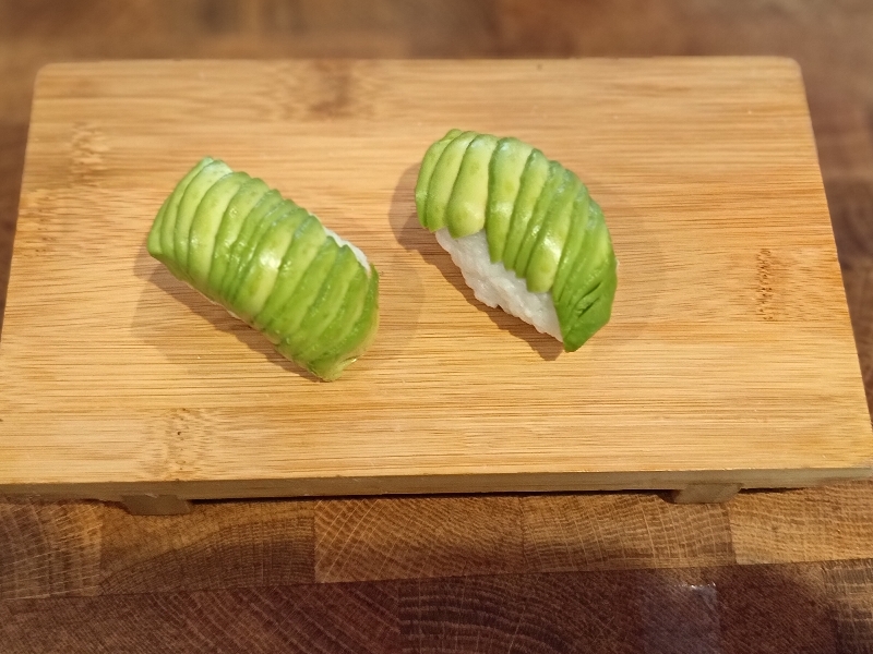 SU28. Sushi Avocado