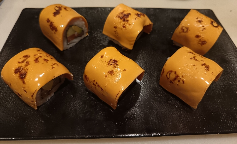 California saumon topping chesse