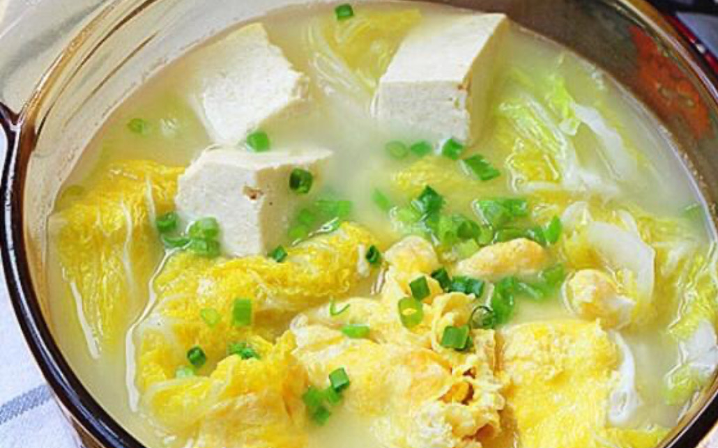 610.Potée de tofu,chou chinois et champignons en marmite de grès砂锅白菜炖豆腐