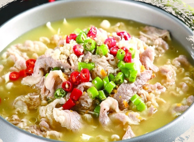 812.Bouillon pimenté au veau et aux choux acidulés酸汤肥牛