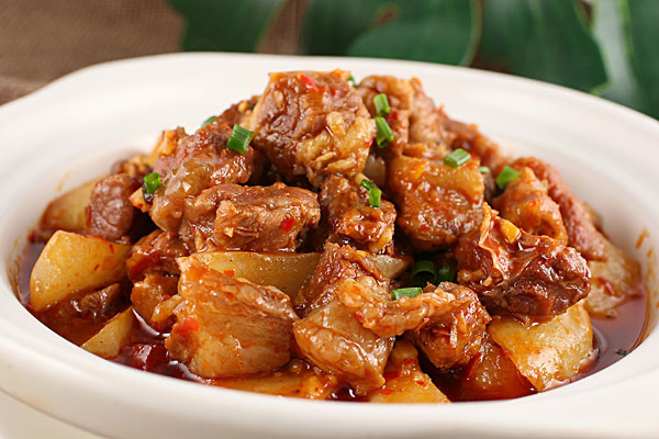 804.Ragoût de bœuf慢火牛腩煲