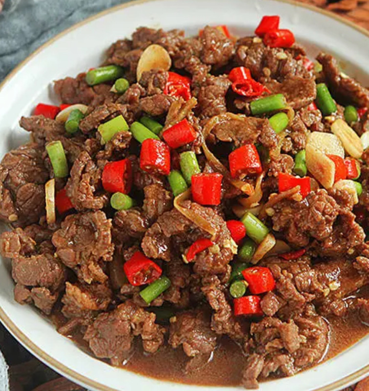 809.Entrecôte de bœuf sautée au piemt小炒黄牛肉