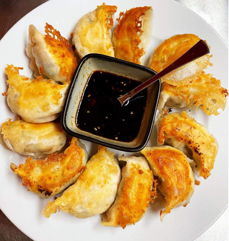 131, Raviolis frais maison grillés (12pcs) 煎饺