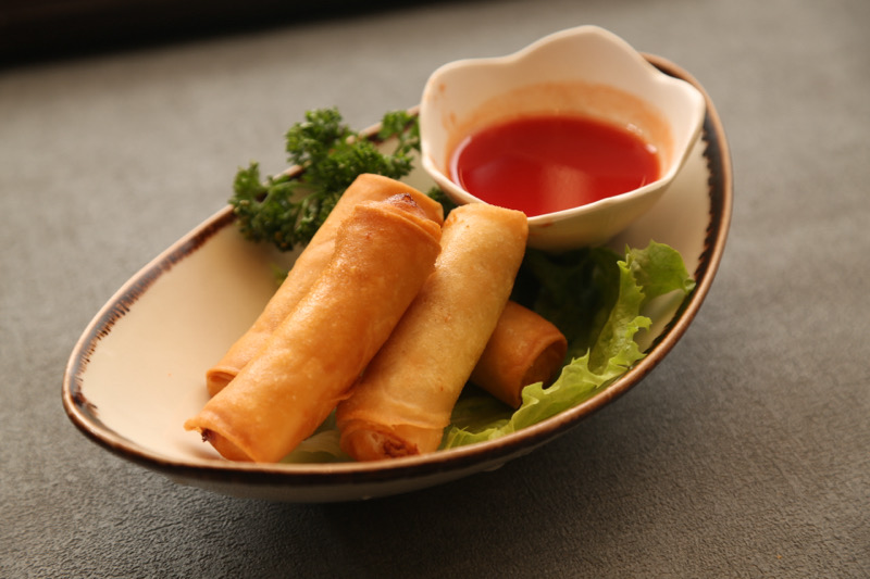 2. Rouleaux frits aux crevettes (4 pièces)