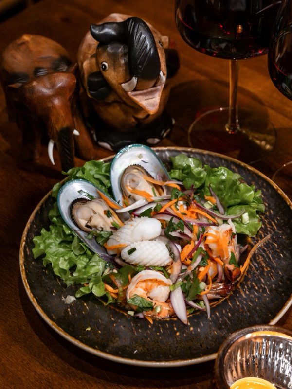 10. Salade de fruits de mer à la citronnelle🌶️