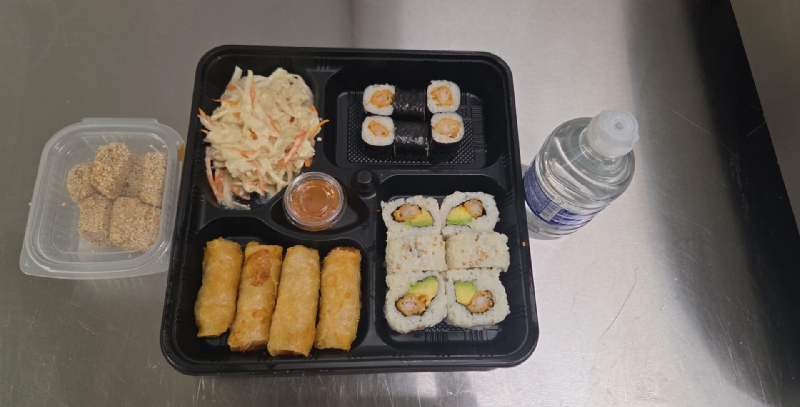 Supercombo: 6 california chicken, 6 maki crevette tempura